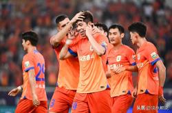 开云体育中国-全队表现神勇，教练赞誉球员团结拼搏