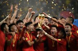 开云体育中国-国内足球赛场上演激烈争夺，球员全力拼搏的简单介绍