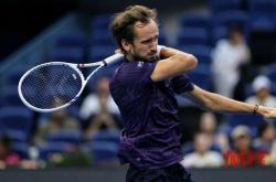 开云体育入口-包含美国网球队逆转英国网球队，梅德韦杰夫统治全场的词条