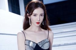 开云下载-浓眉化身擎天巨柱！广东队鏖战国王，完美表现铸就传奇之夜