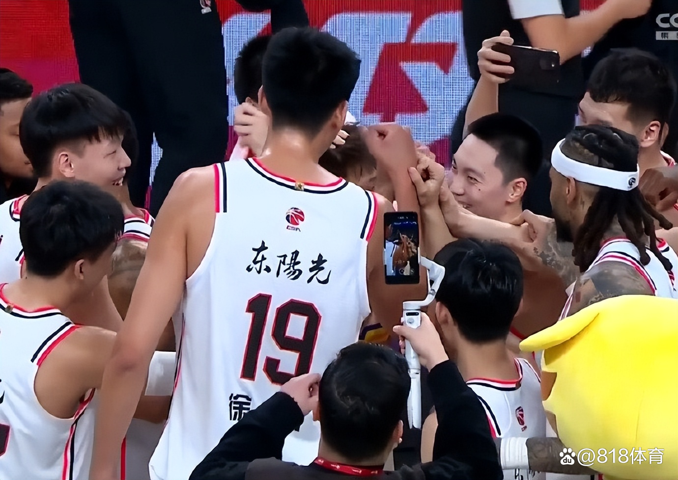 广东队主场胜新疆，延续领先优势
