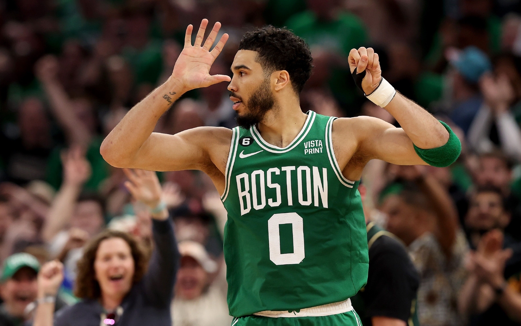 凯尔特人在NBA中夺冠姆巴佩，赛后采访