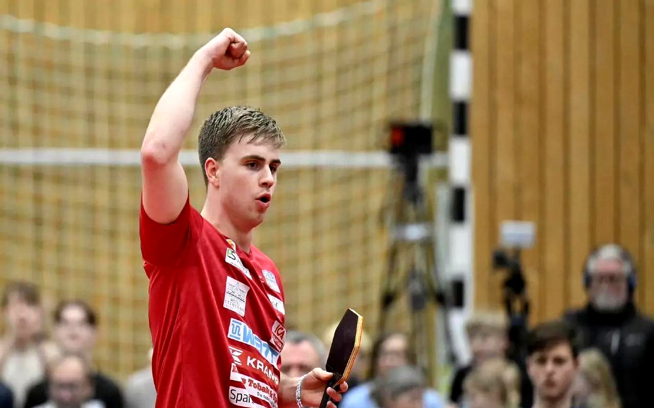 瑞典队凭借坚持不懈晋级下一轮