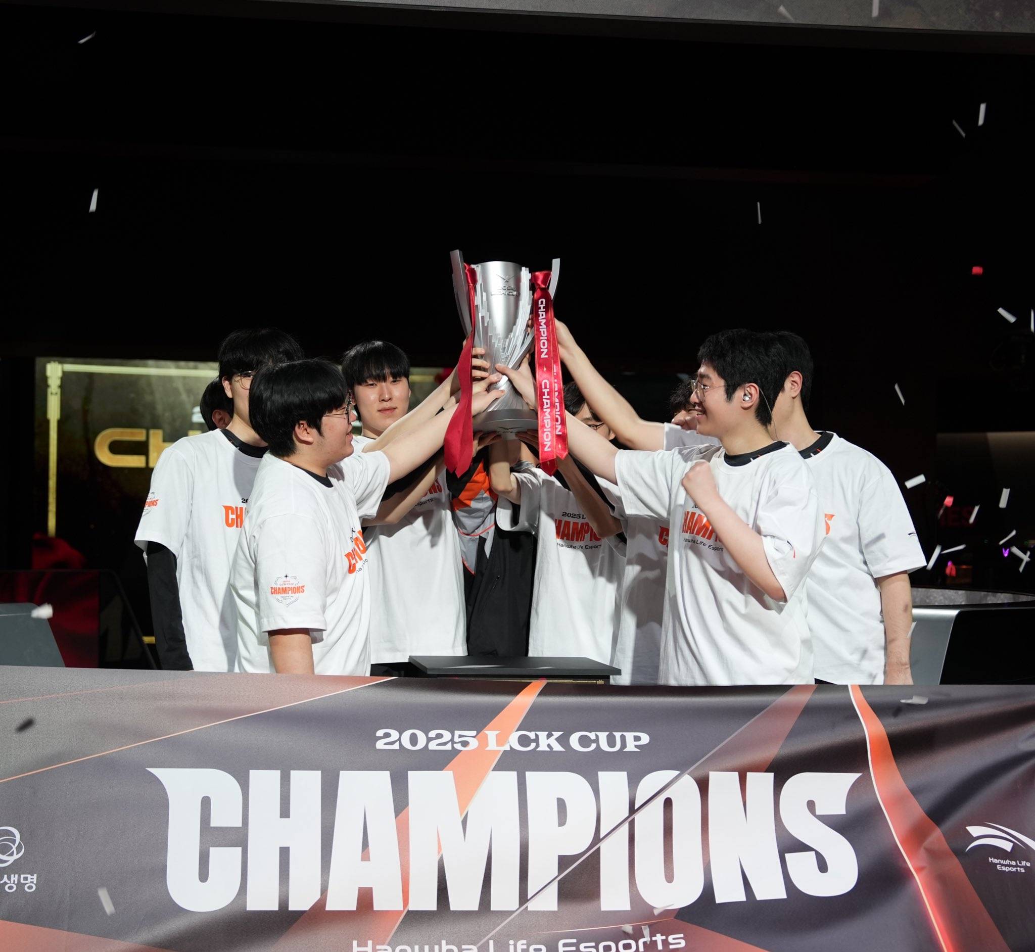 HLE完胜BLG,Uzi打破历史纪录的简单介绍 HLE完胜BLG,Uzi打破历史纪录的简单介绍