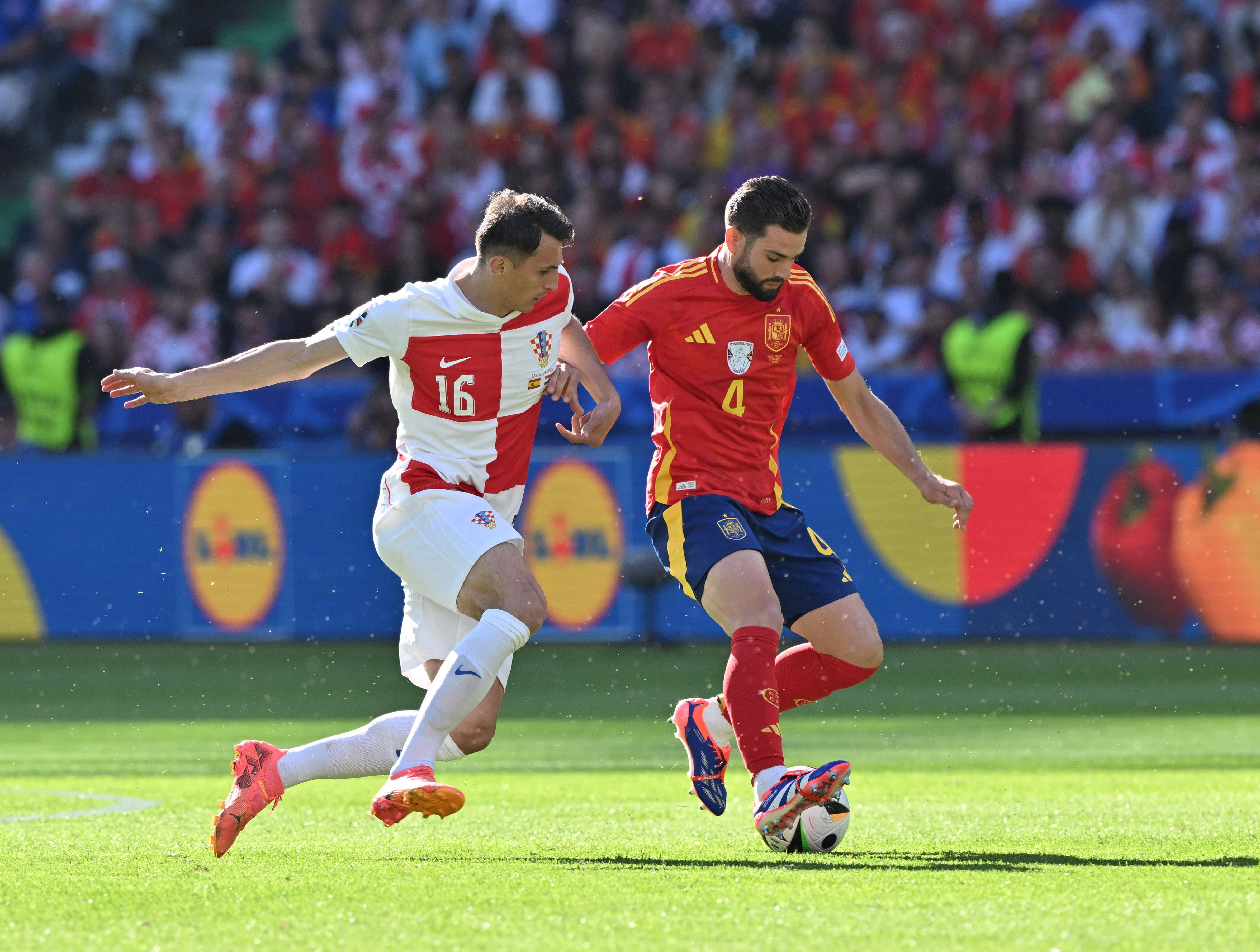 克罗地亚横扫丹麦,范戴克点燃赛场 克罗地亚横扫丹麦,范戴克点燃赛场