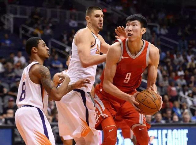 尼克斯碾压雄鹿，周琦统治全场