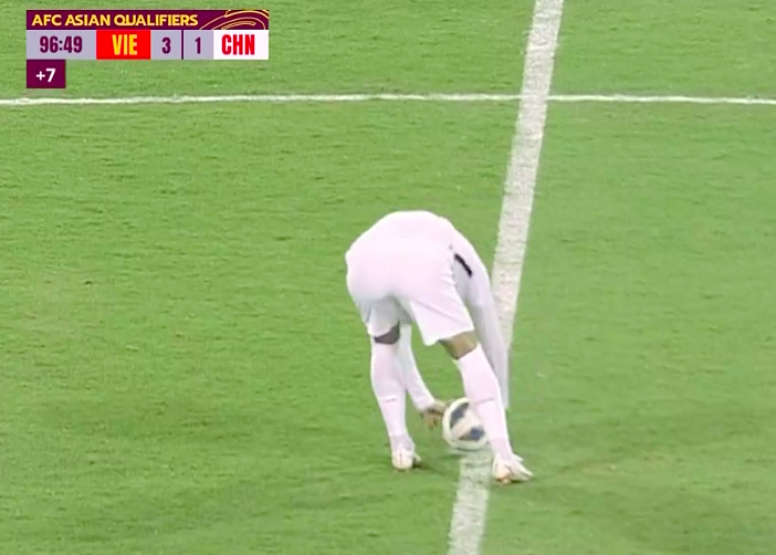 视频回放捕捉进球瞬间观众热泪盈眶