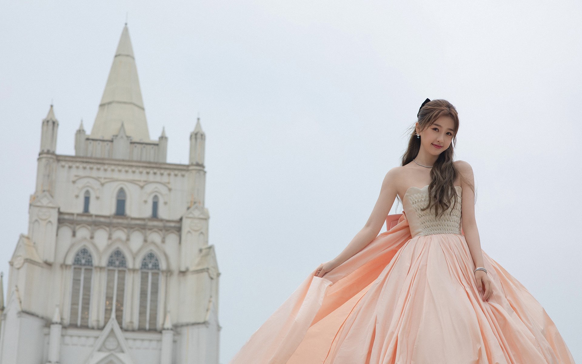 荷兰对阵伊朗，当基耶萨的幽灵在球场上空游荡