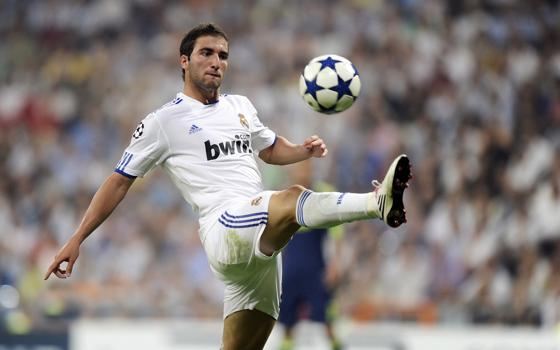 西甲国家德比，当荷兰战术灵魂在西班牙的雷恩中淬炼