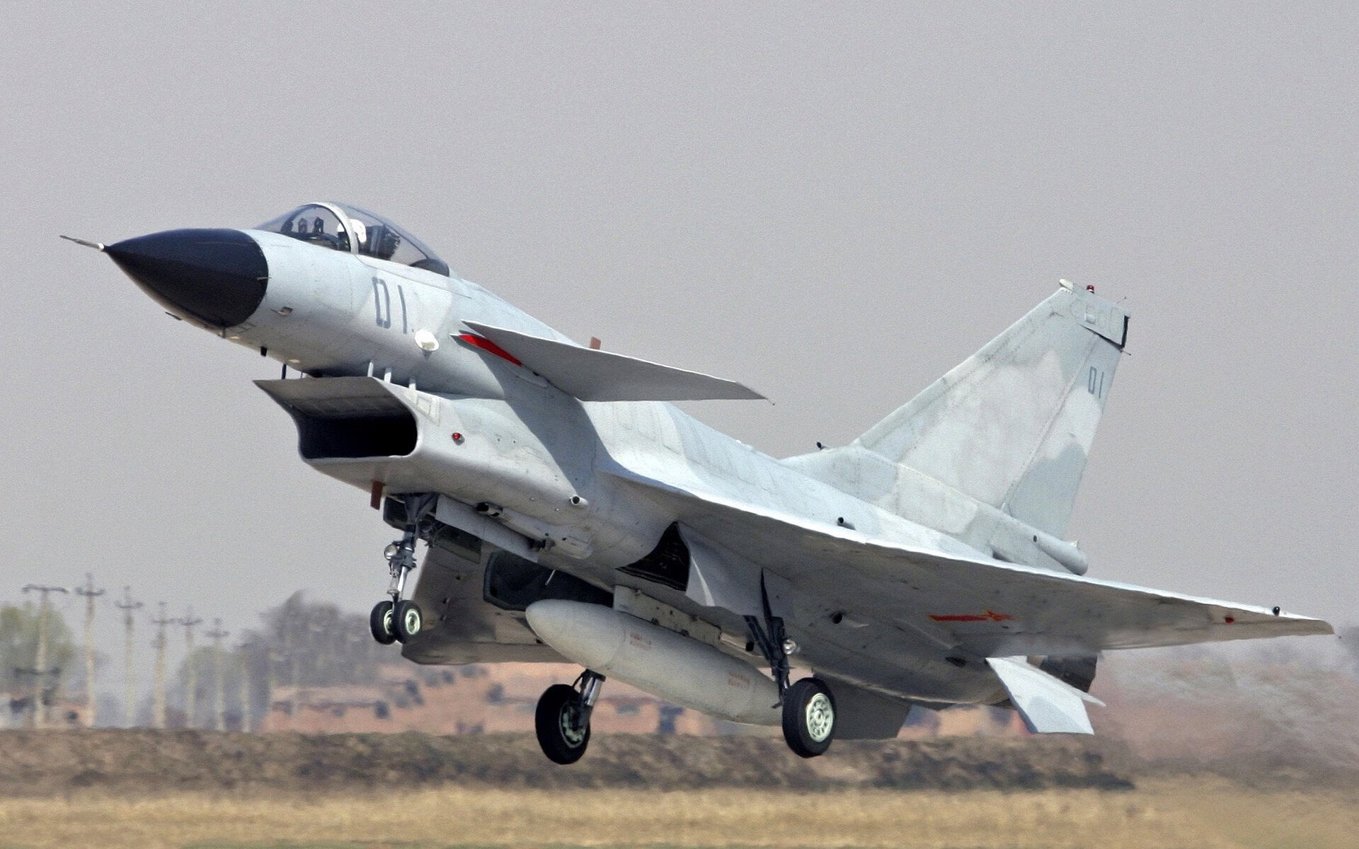 跨界星光，塔图姆在F1新赛季揭幕战之夜惊艳四座